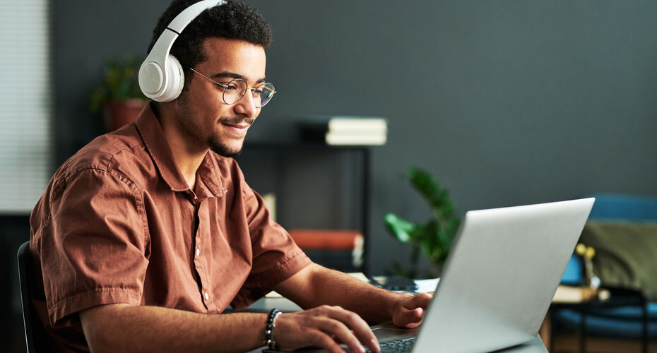 Student on keyboard with headphones